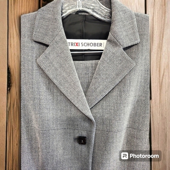 NWOT Runway Ready Trixie Schober Suit Size 8 - Picture 2 of 8